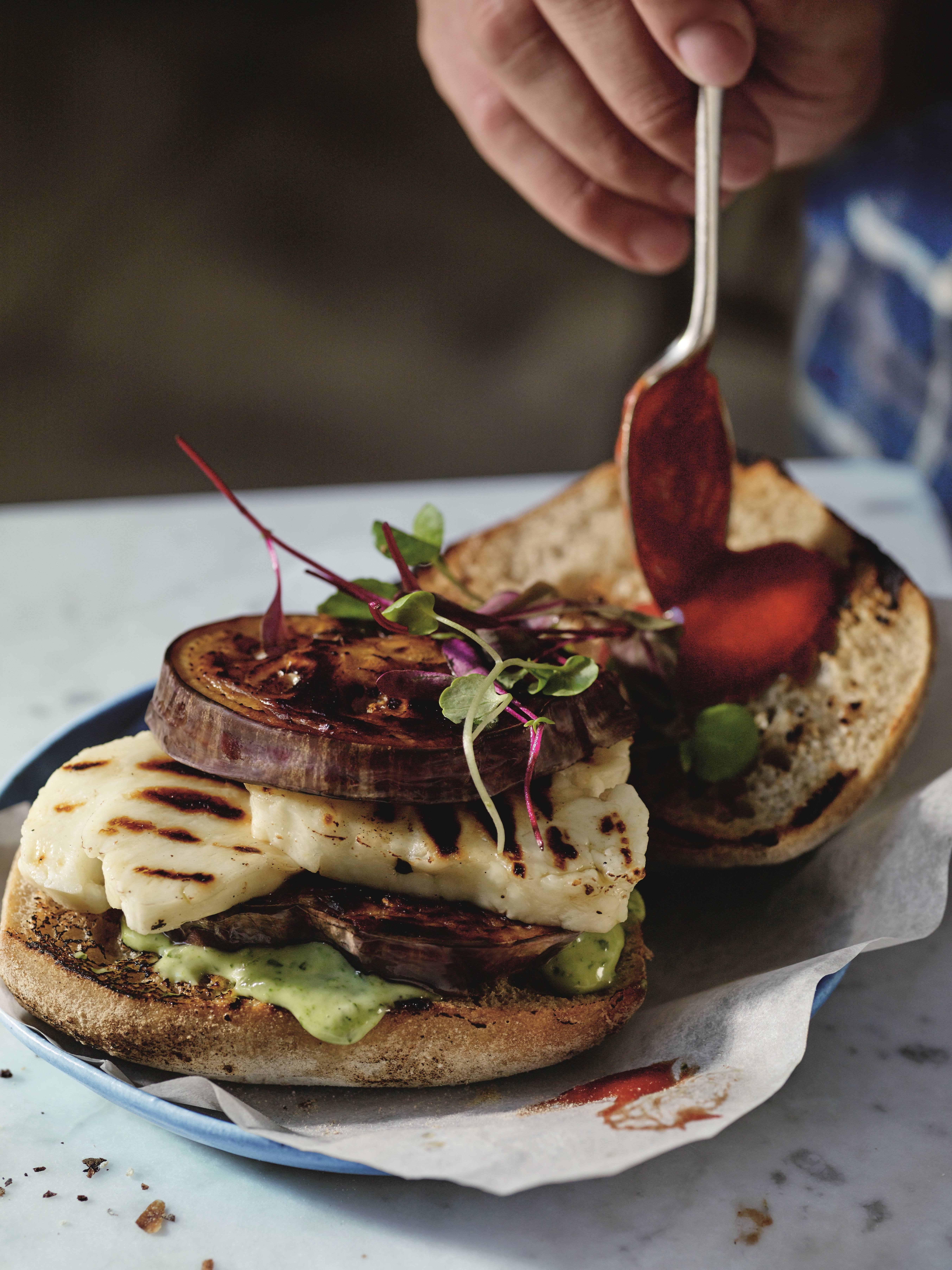 Hellmann's - Halloumi Burger mit Melanzani