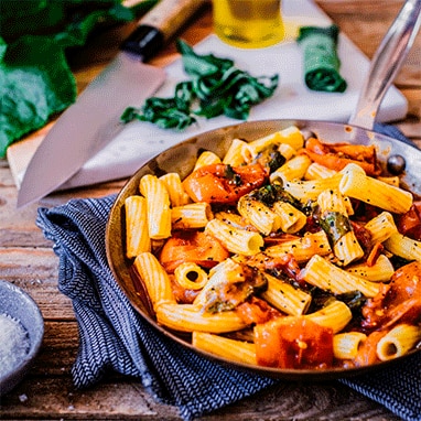 Rigatoni with pumpkin leaf sauce
