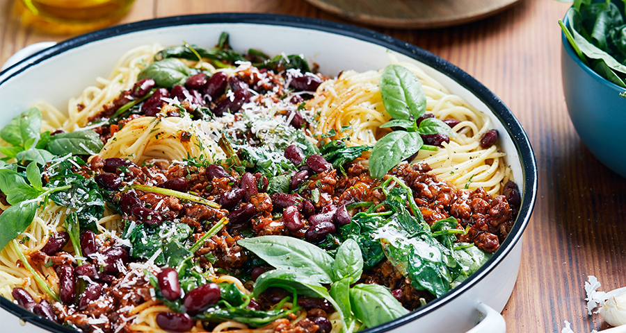 Spaghetti with kidney beans and spinach.png
