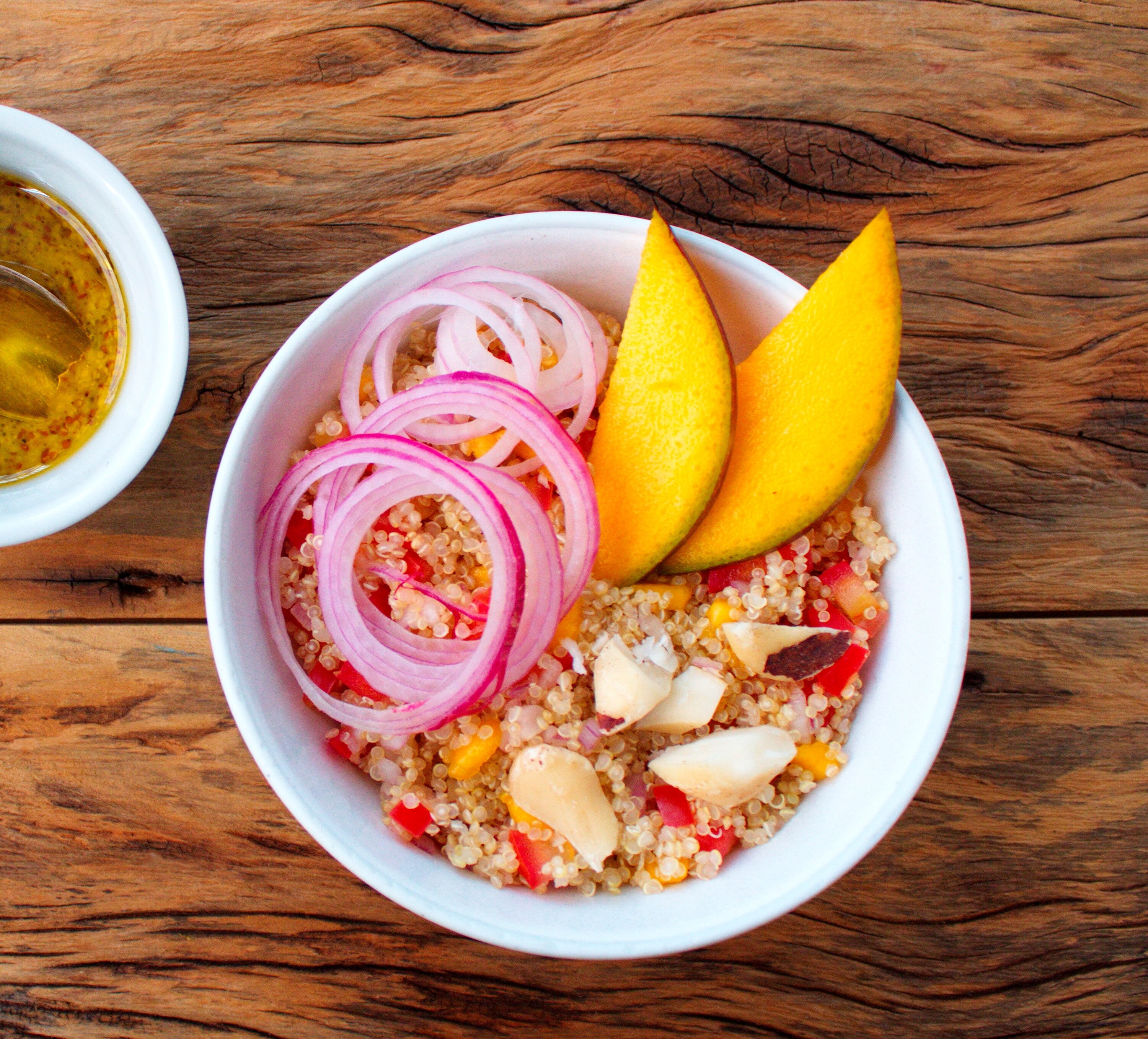 salada de quinoa com mana