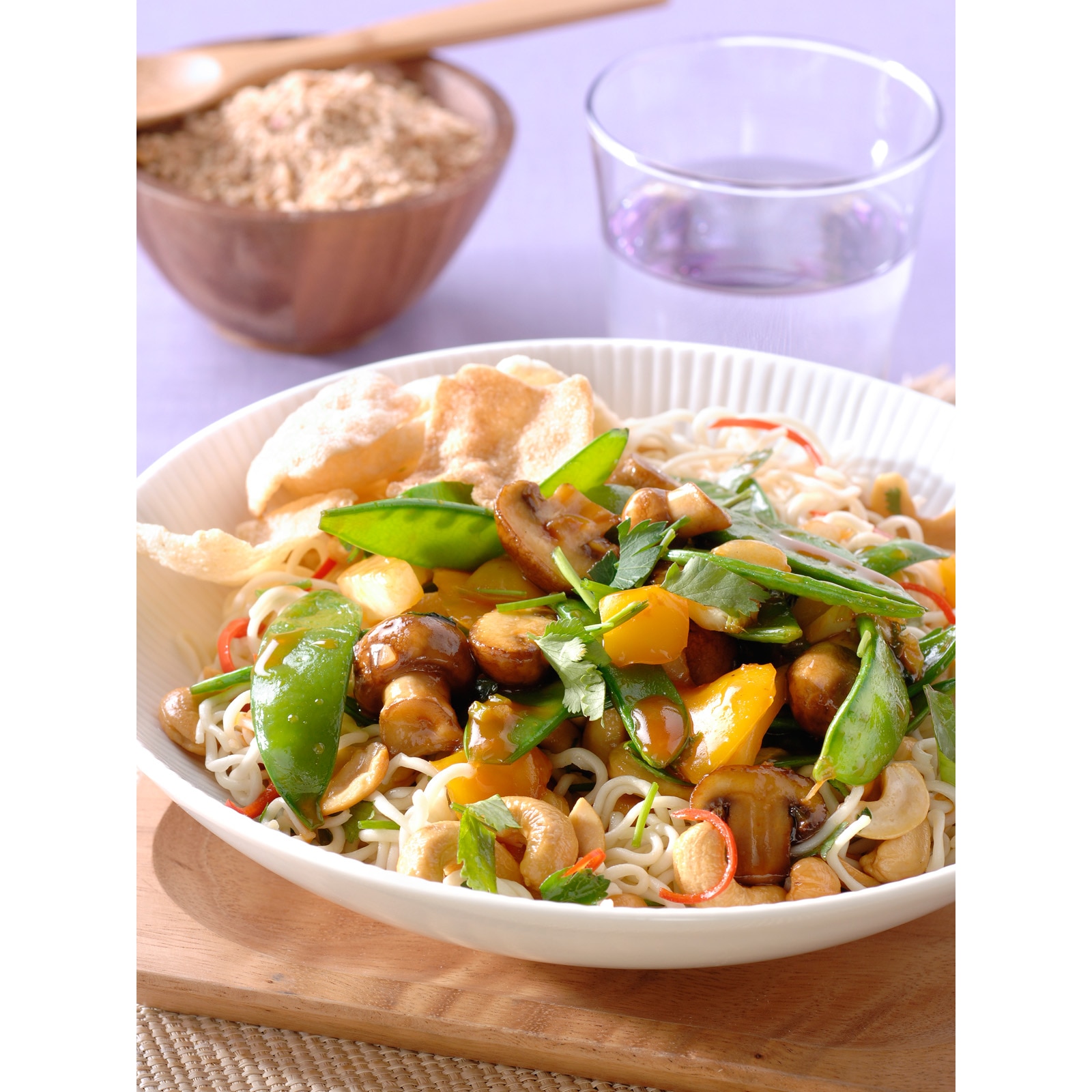 Noedels met Chinese Sweet & Sour groenten en cashewnoten