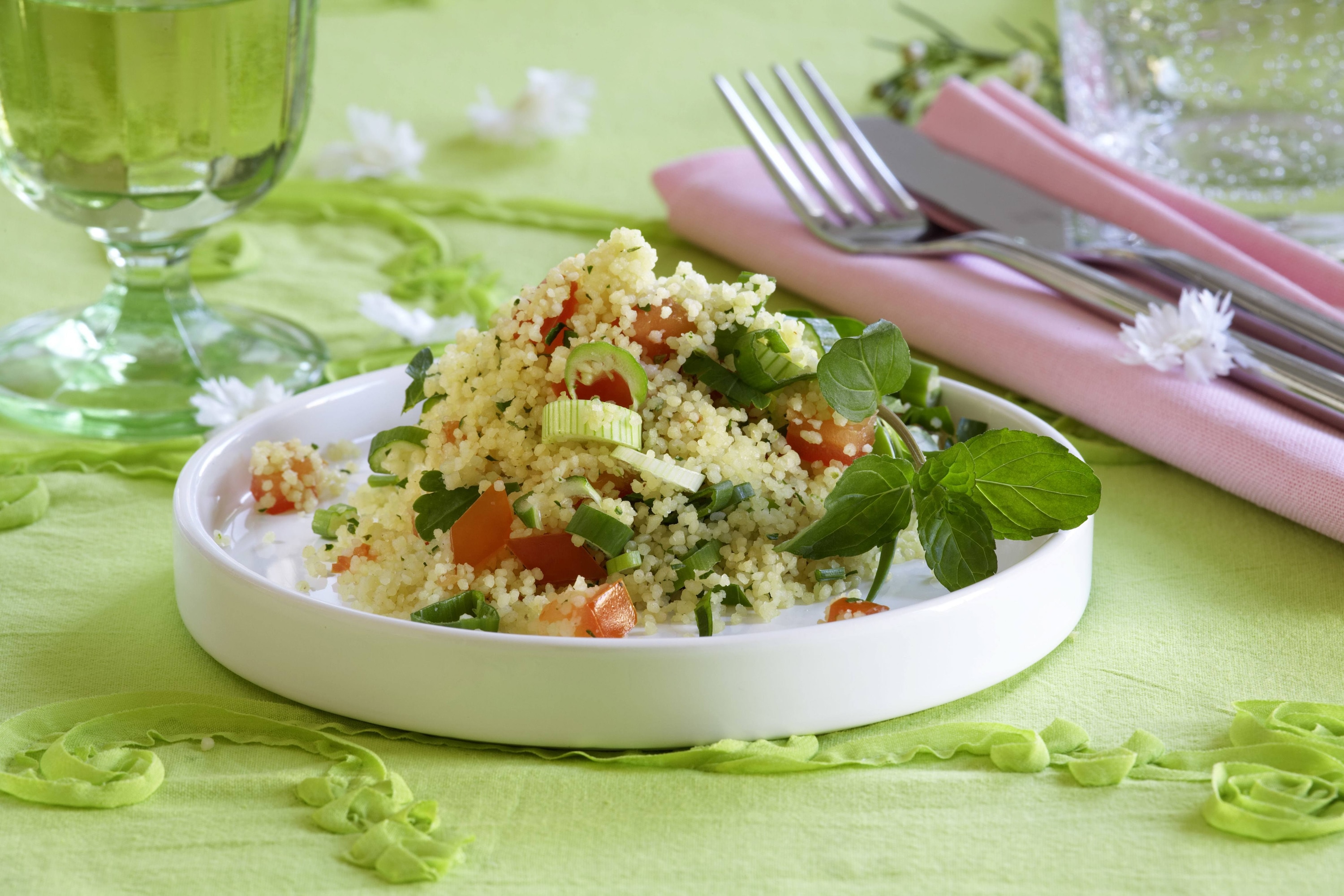 Knorr - Couscous-Salat mit Tomaten und Frühlingszwiebeln