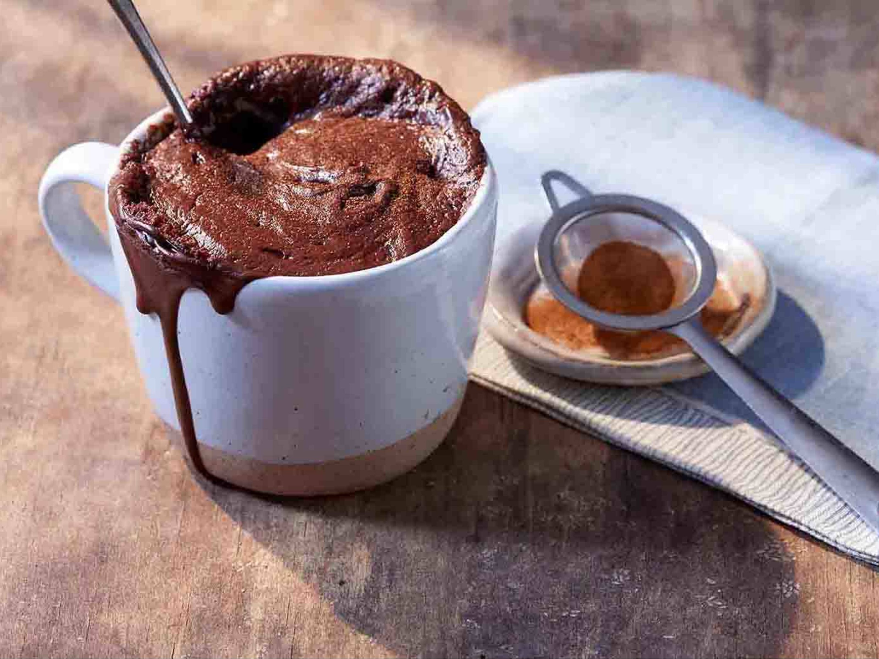 Enkel och god chokladkaka i en kopp