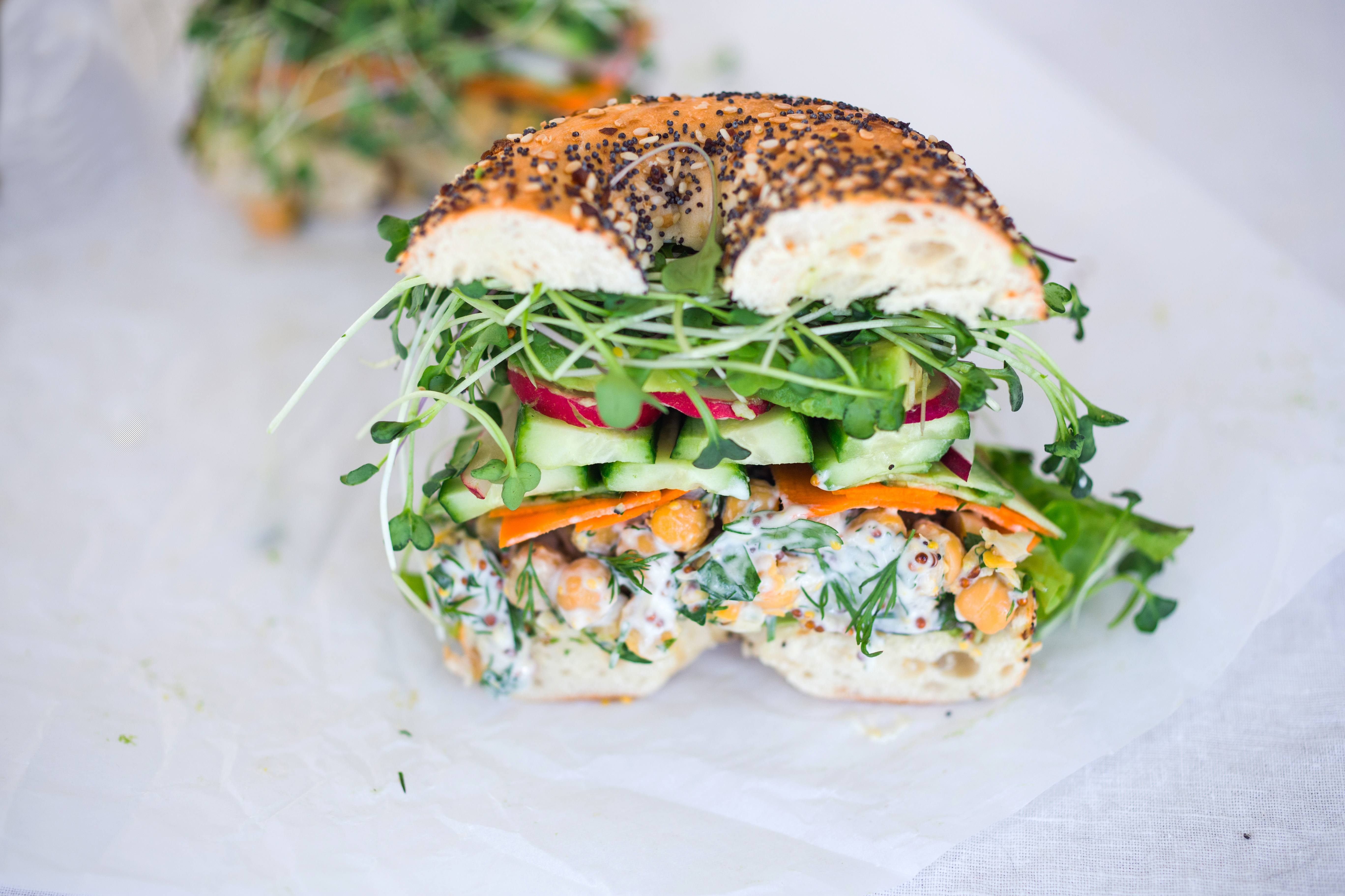 Knorr - Gemüse Bagel mit Kichererbsen Salat