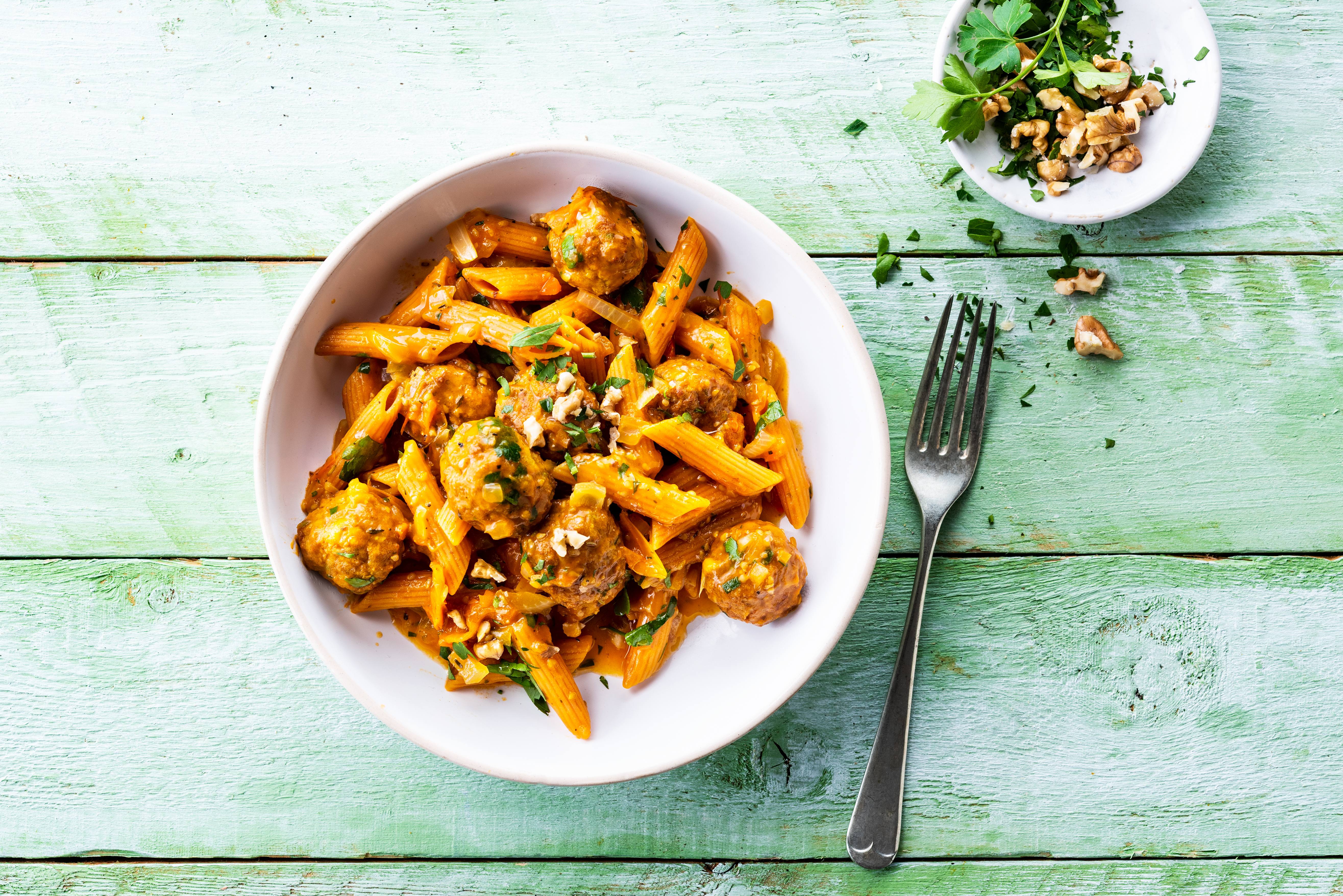 Knorr - Linsennudeln mit Gemüsebällchen in Tomatensauce