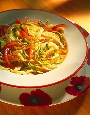 Špageti s pisano zelenjavo