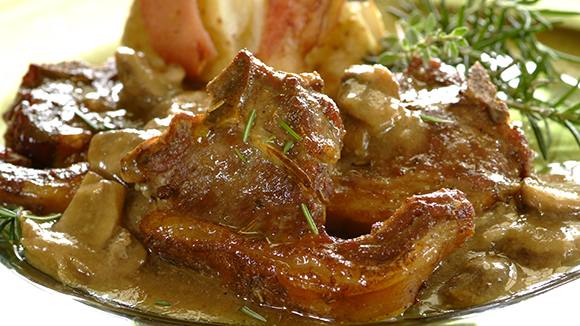 Lamb loin chops with mushrooms