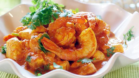 Honey, Coriander, Prawn and Chicken Curry