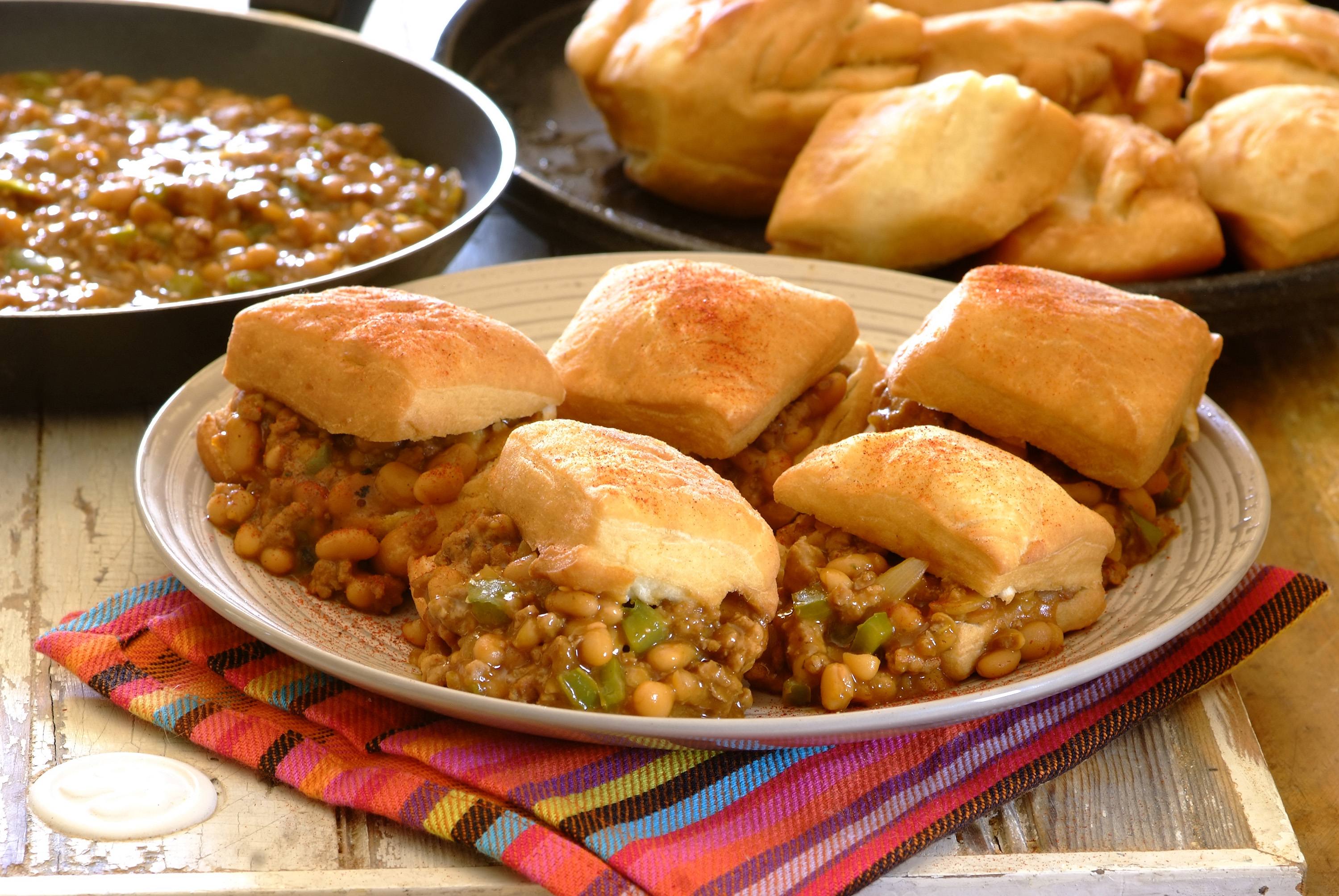 Spicy Mince & Beans with Vetkoek