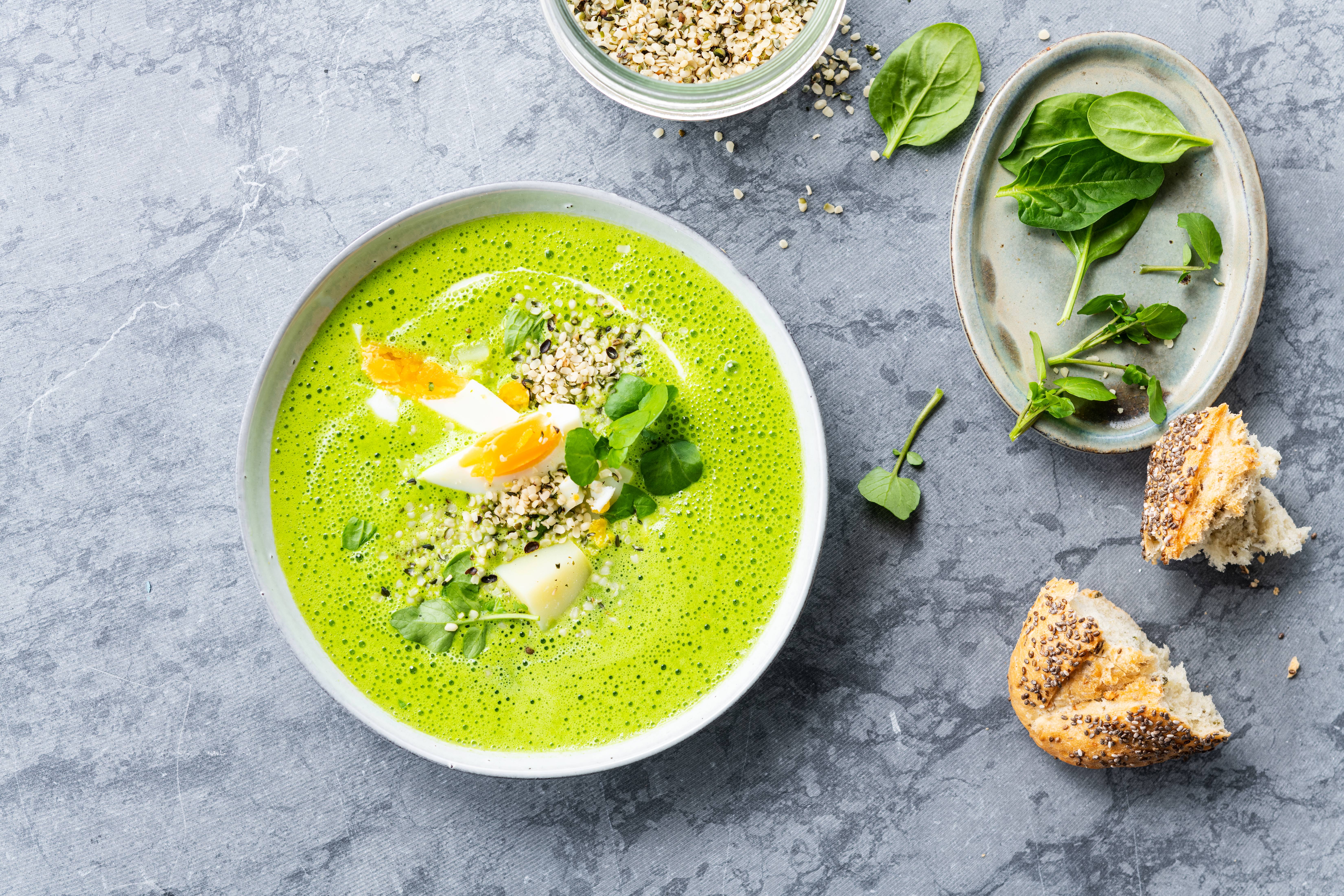 Knorr - Brunnenkresse-Spinatsuppe mit Hanfsamen
