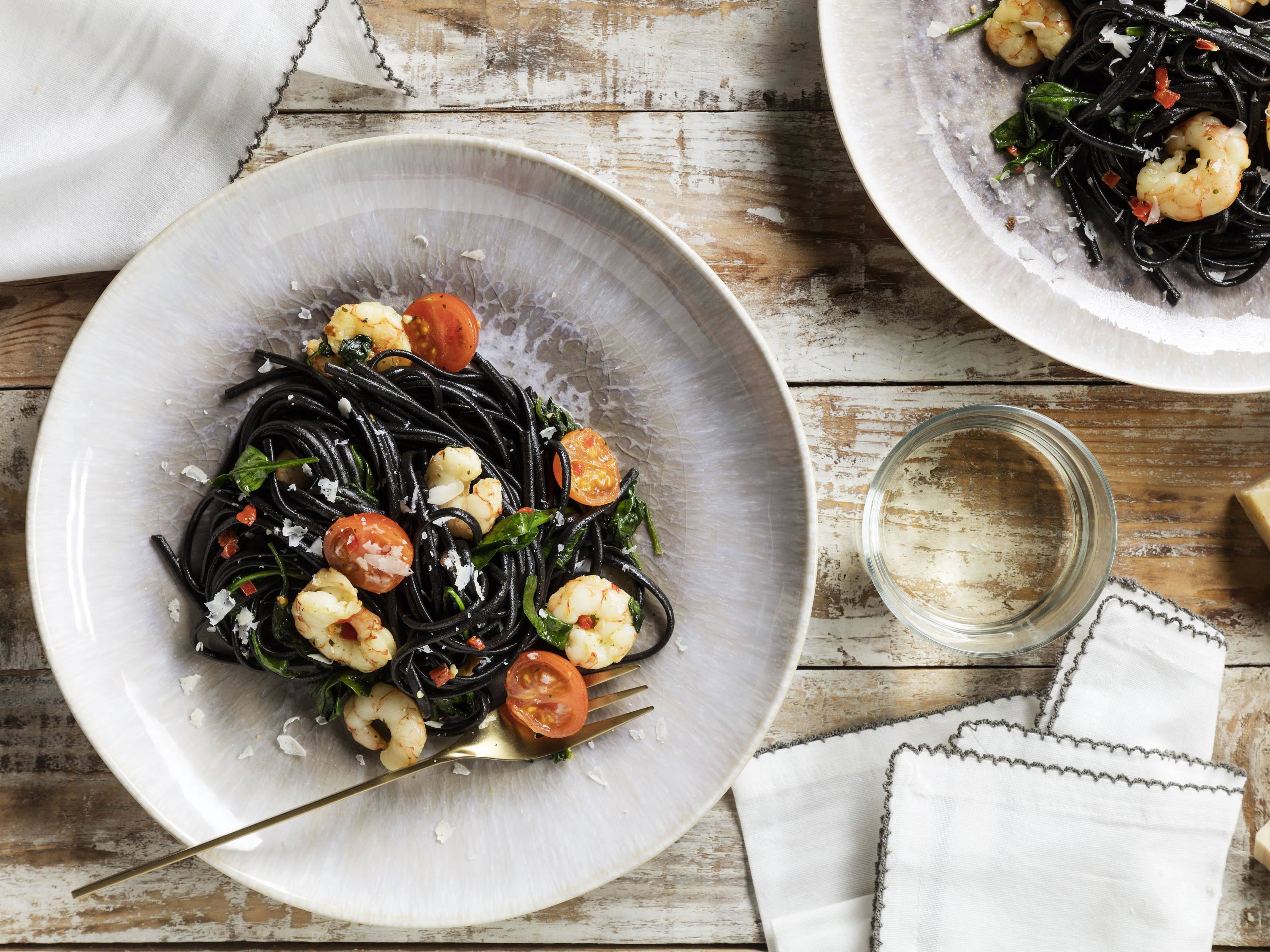 Linguine nero com Camarão