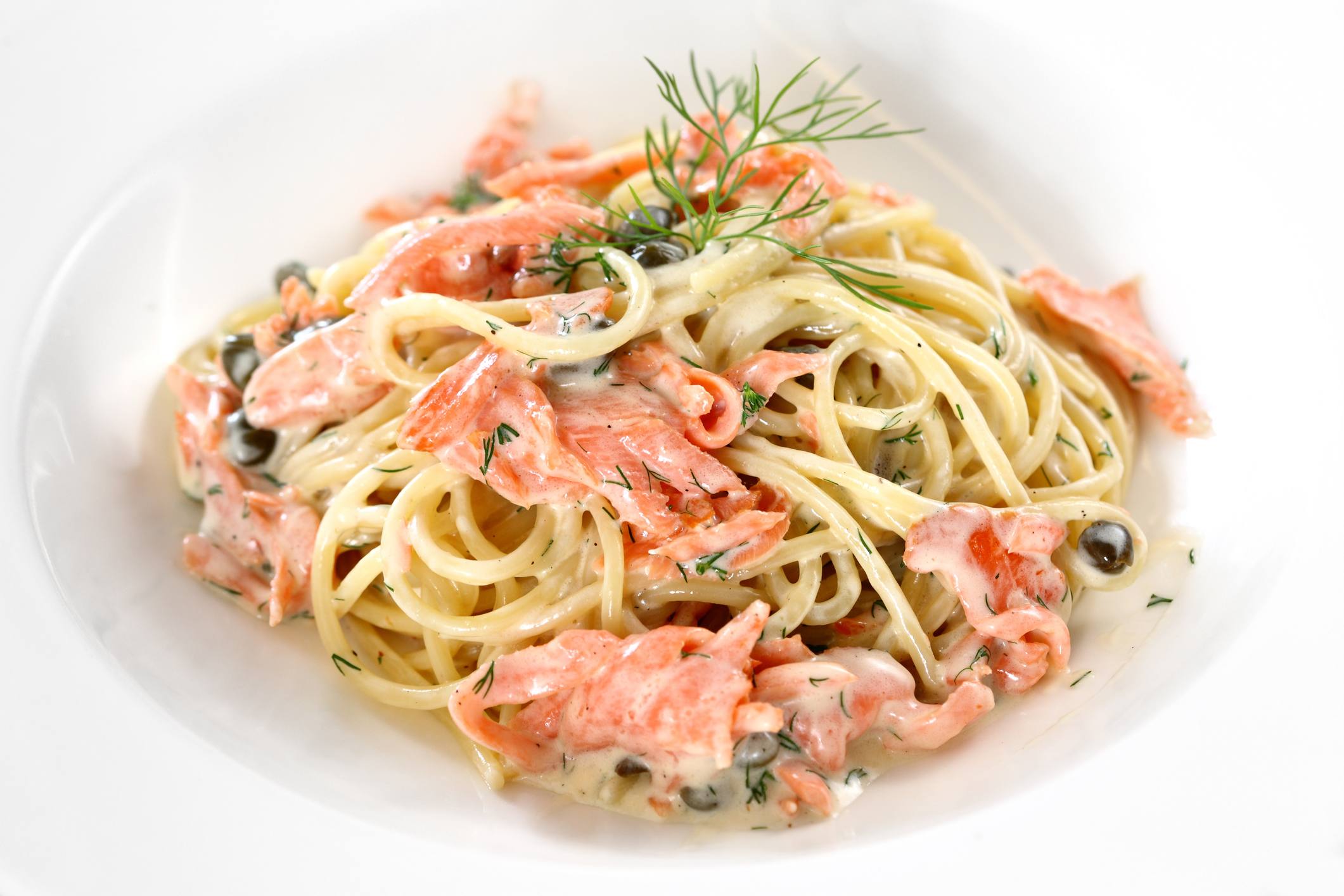 kermainen lohipasta knorr