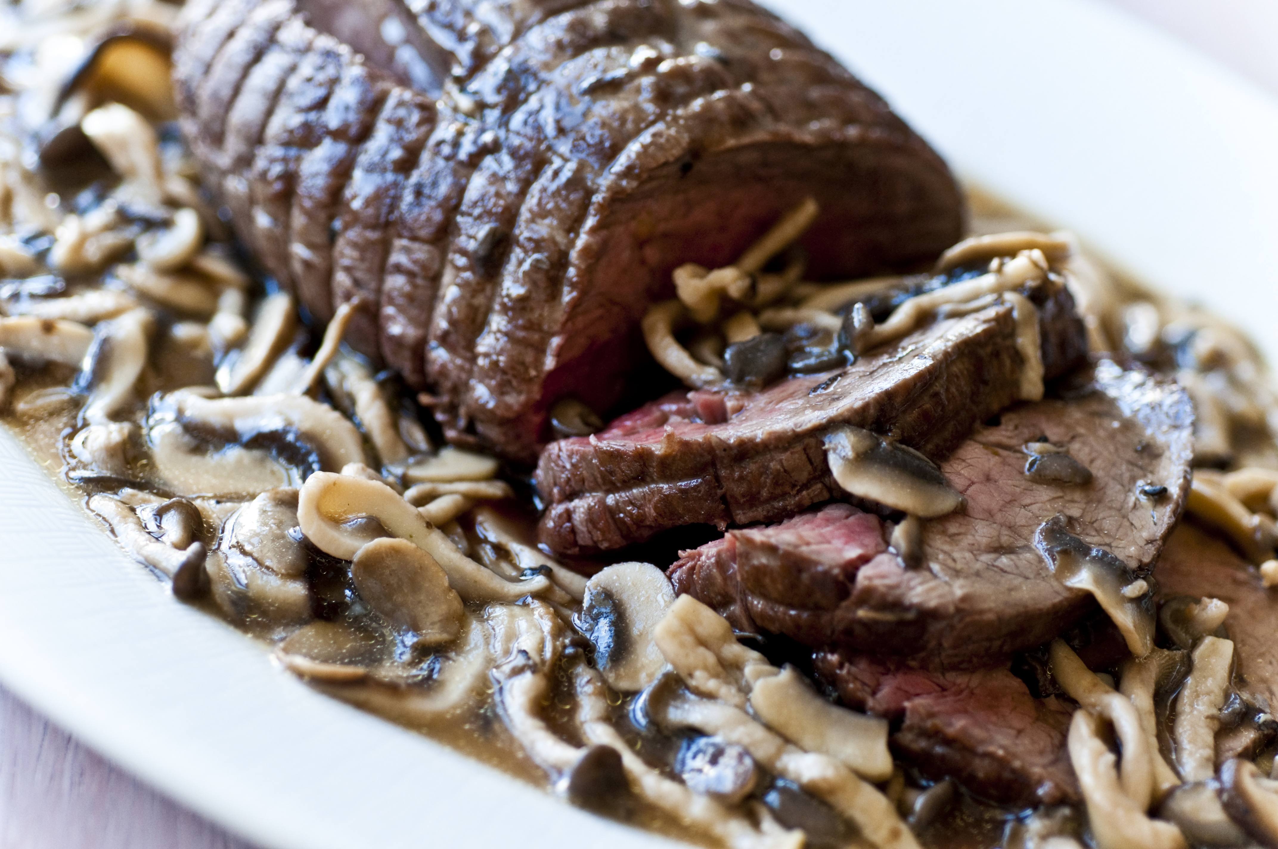 Rosbife com molho de cogumelos