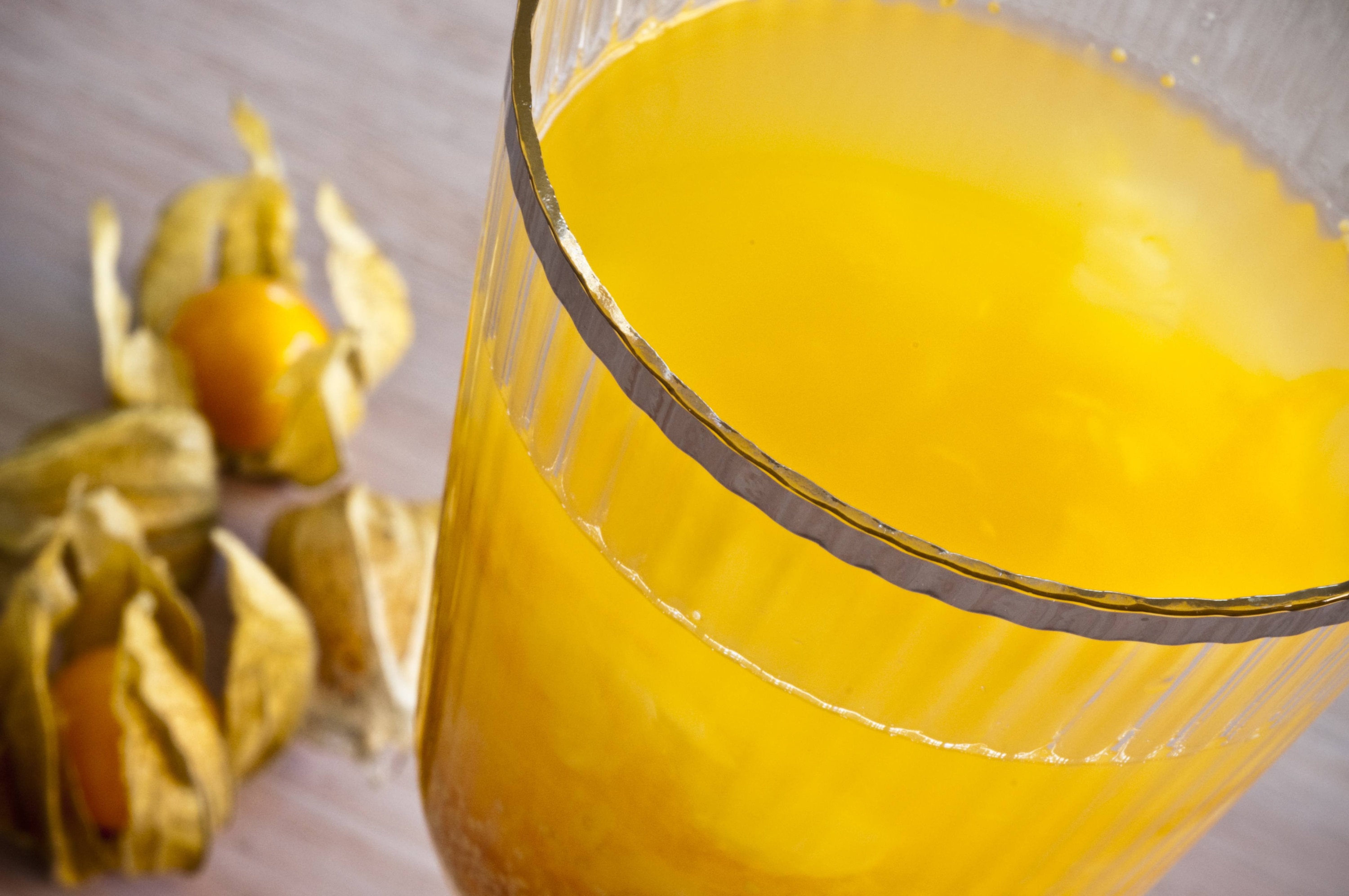 Suco de abacaxi com physalis