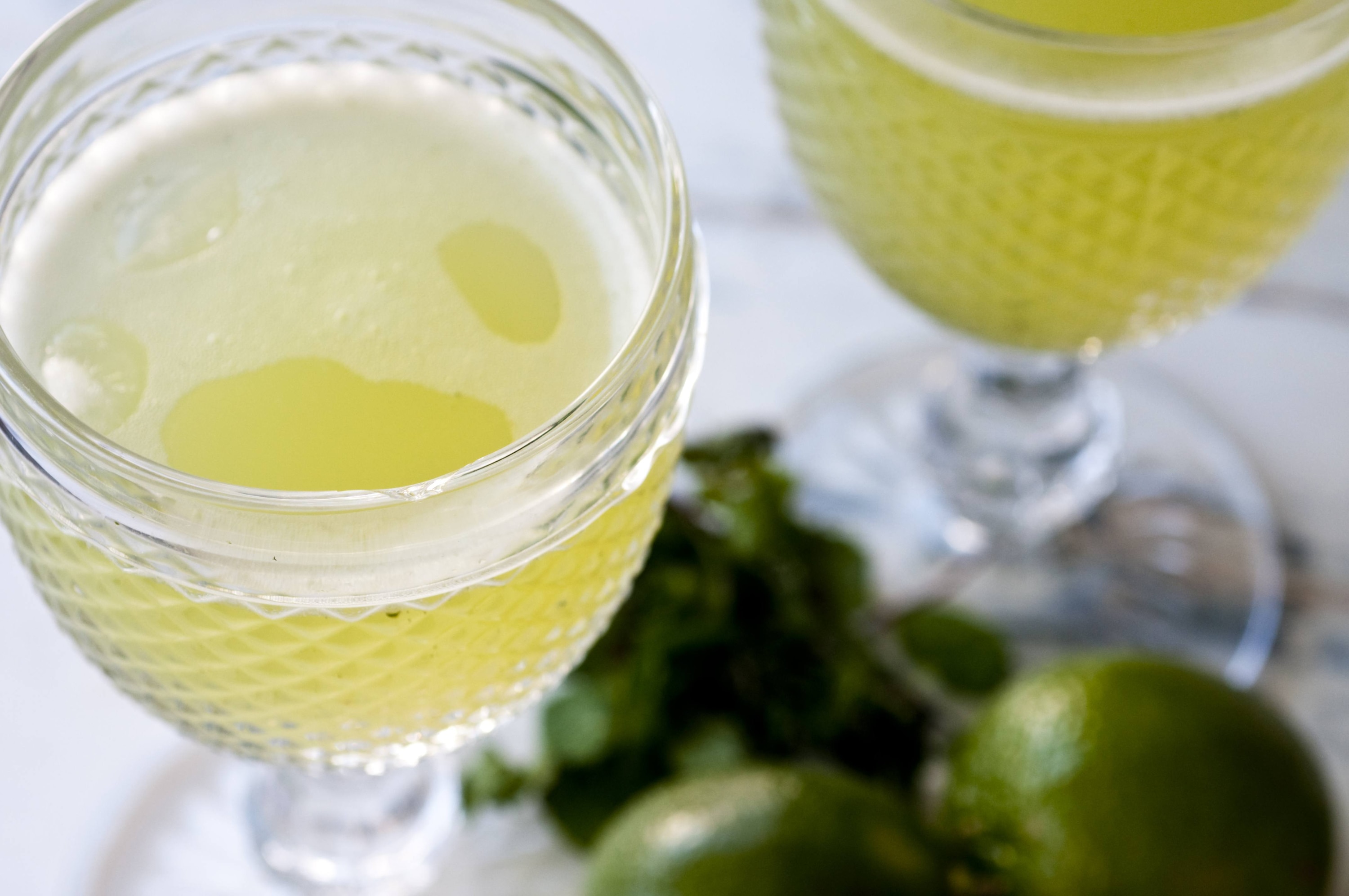 Suco de limões com hortelã