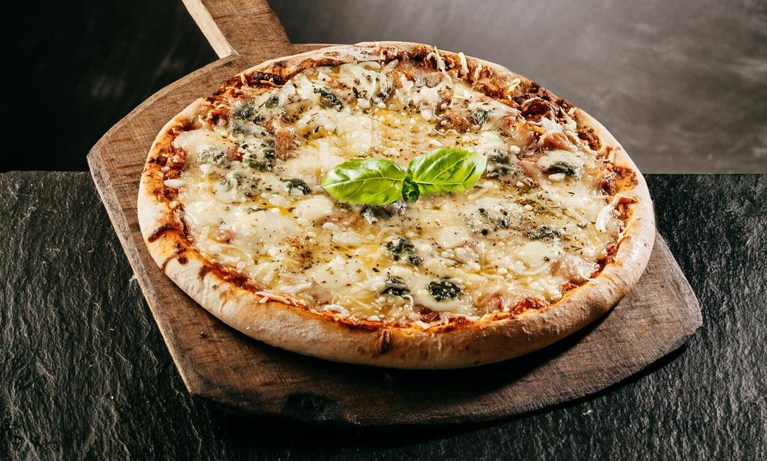 Receta-Pizza-Cuatro-Quesos