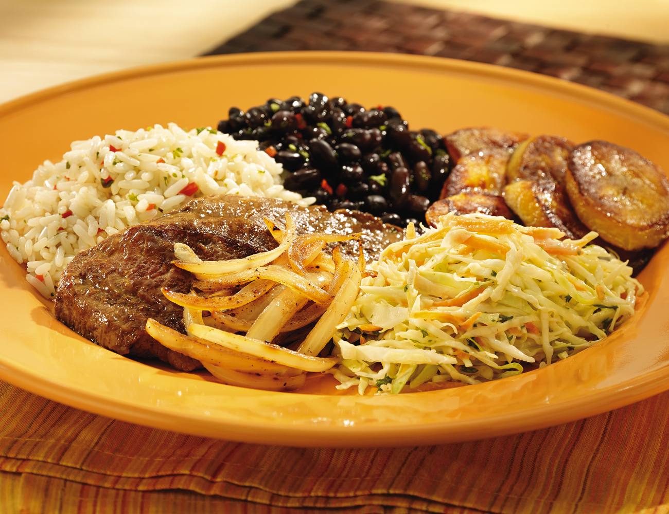 Receta-Casado-con-Salsa-Lizano