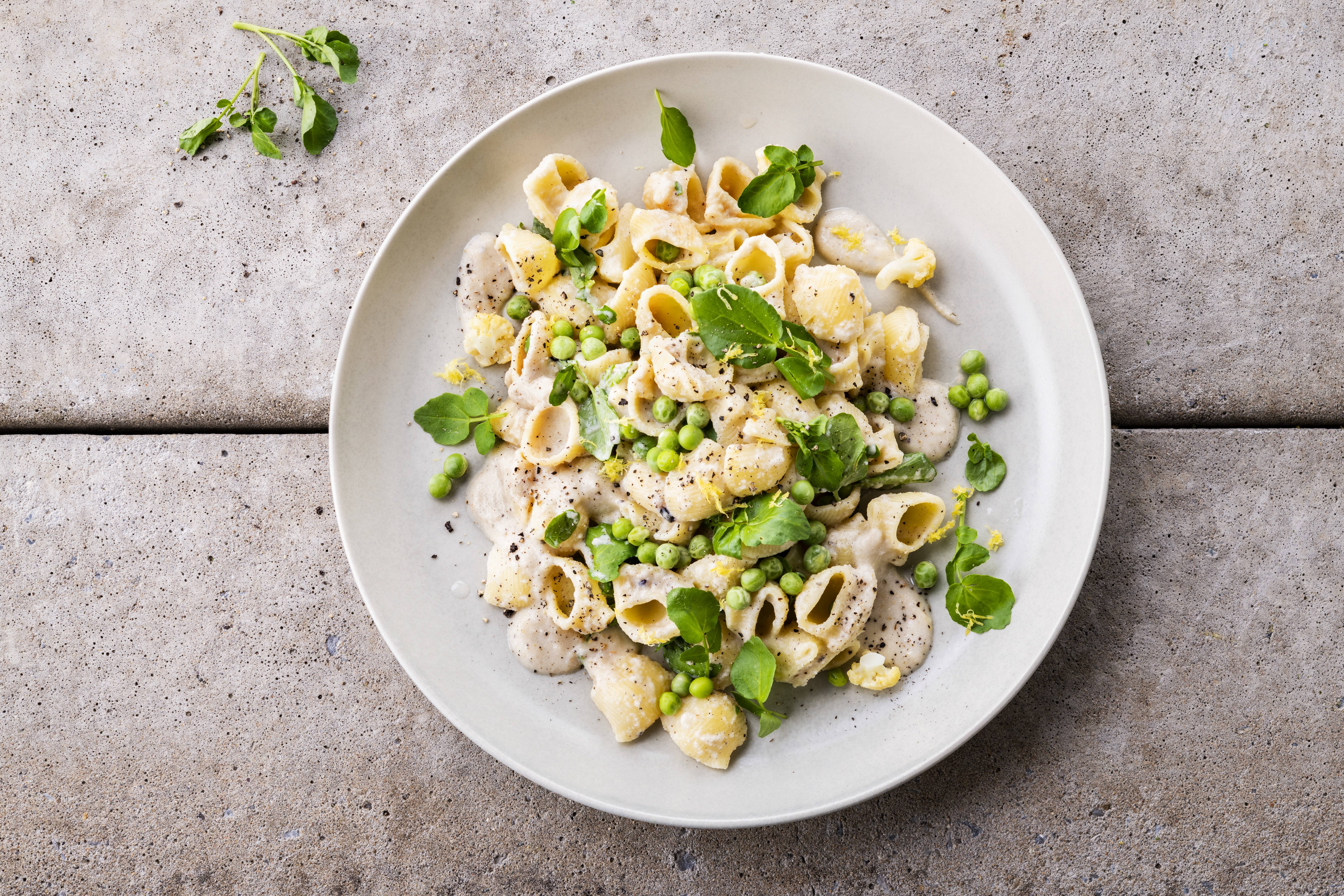 Pasta alfredo con coliflor