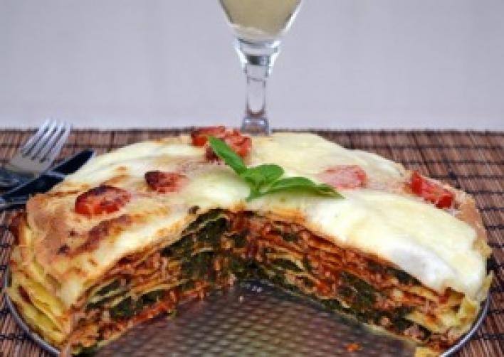 Palacsinta torta spenóttal és bolognai raguval
