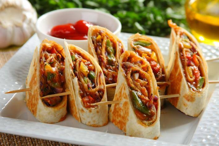 Tortilla tekercsek paprikával töltve