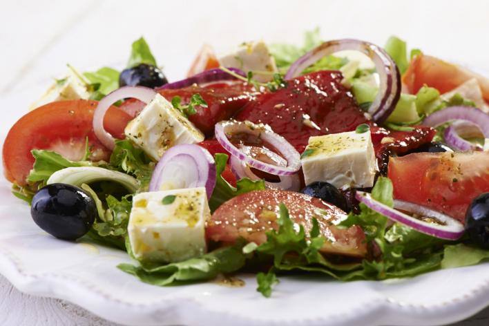 Saláta sült paprikával, olívával és feta sajttal 50 Minutes  recipe