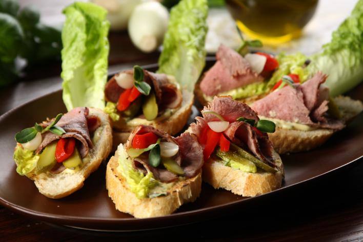 Mini szendvicsek marhasülttel és savanyúsággal 15 Minutes  recipe