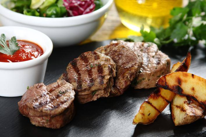 Zöldfűszeres-citromos bélszín steak