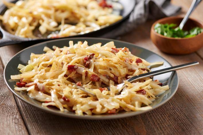Krémes káposzta pirított baconnel