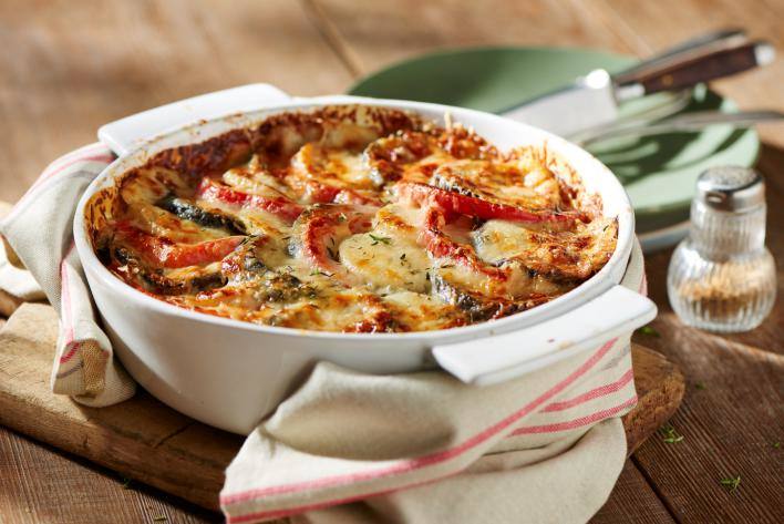 Padlizsán gratin paprikával és hagymával