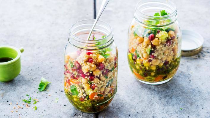 Keleti quinoa saláta