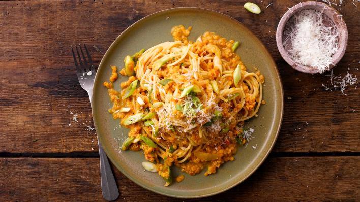 Spagetti vöröslencse szósszal