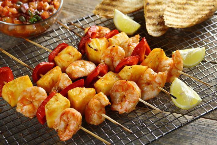 Grillezett saslik rákkal és ananásszal, kapros salsával 40 perc  recipe