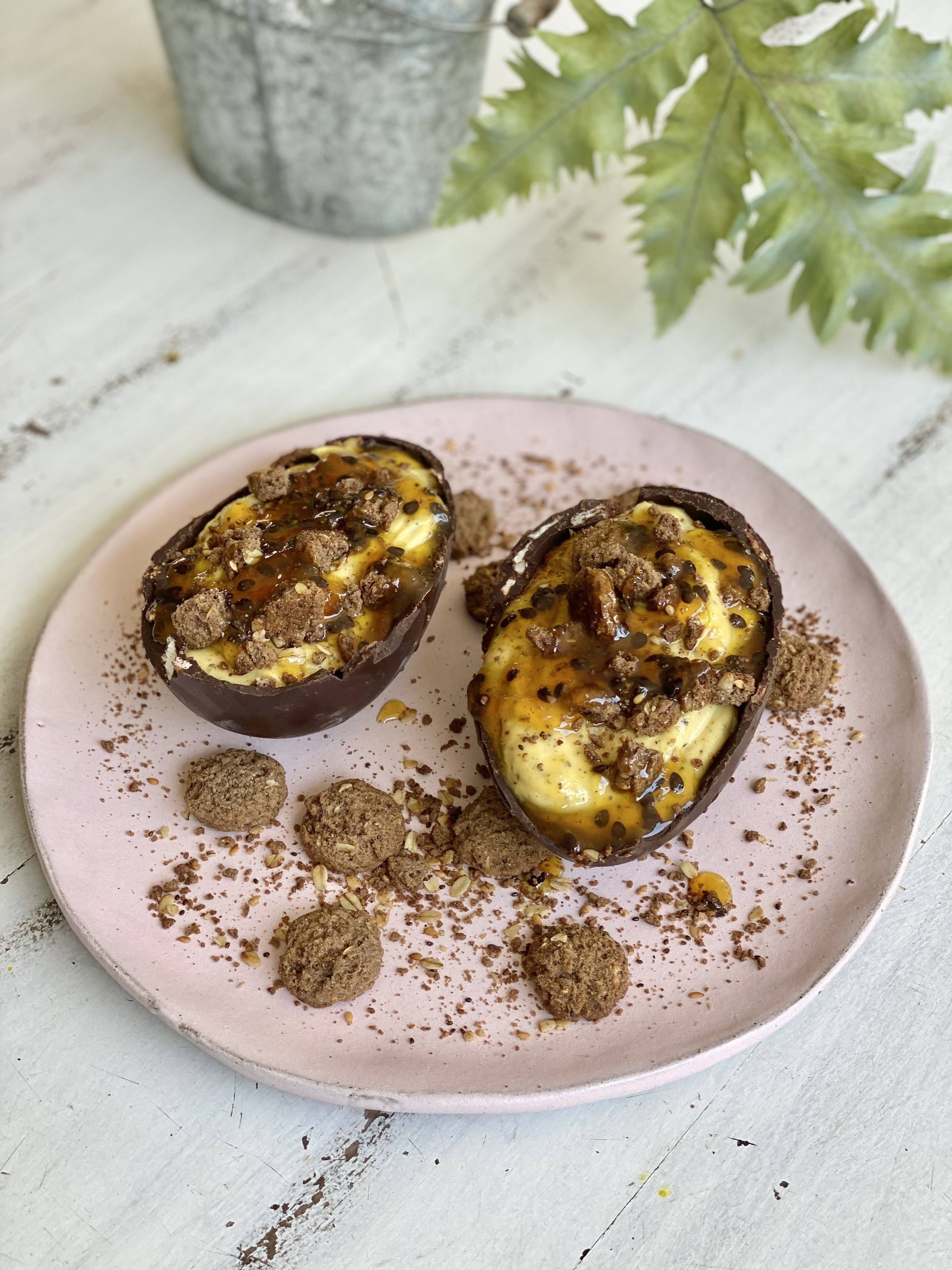 Ovo de Páscoa de Colher com Creme de Maracujá e Cookies Mãe Terra
