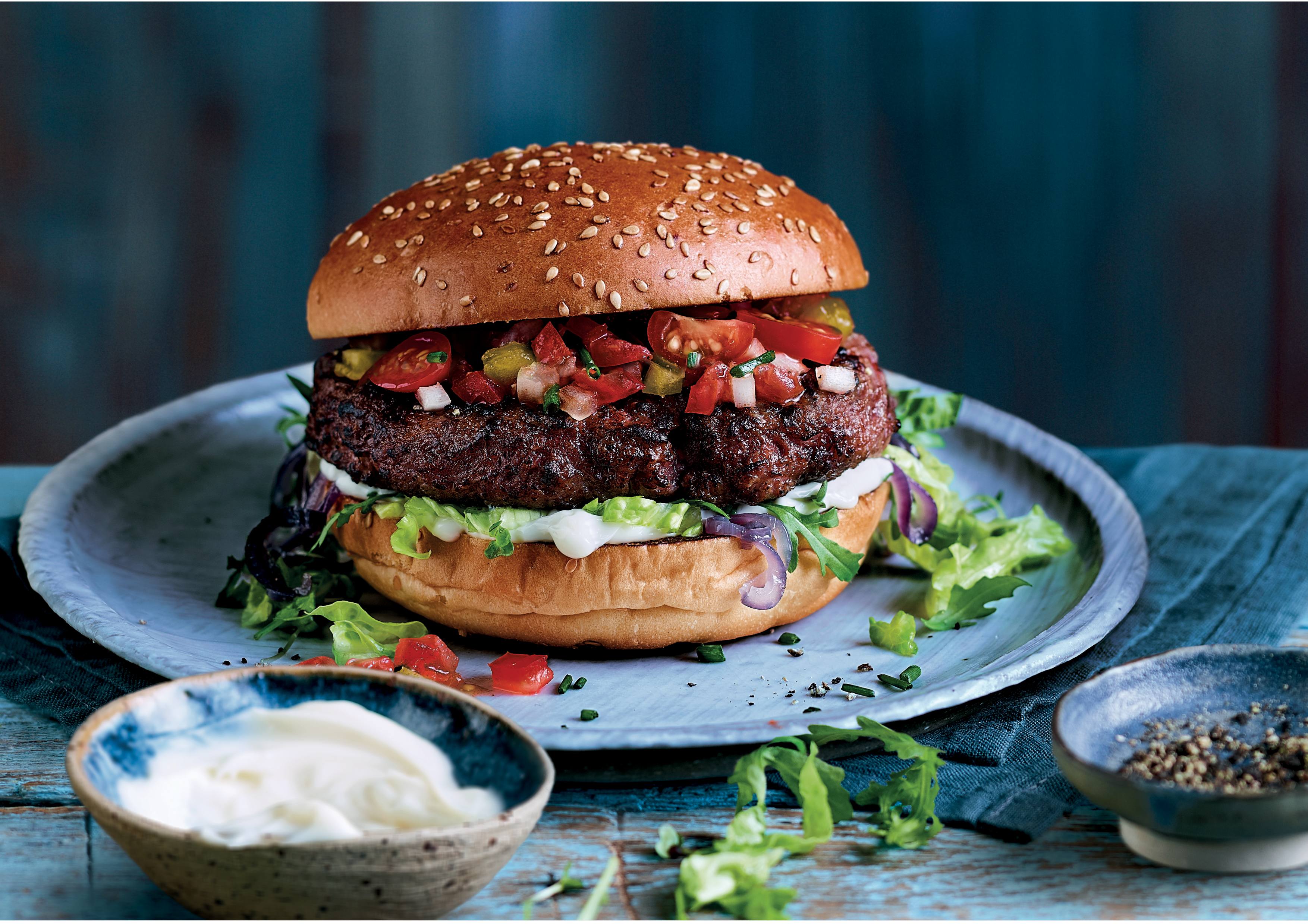 SAFTIG BURGER  MED MAJONES