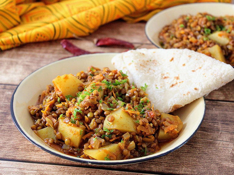 Knorrox Hearty Lentil and Potato Hot Pot