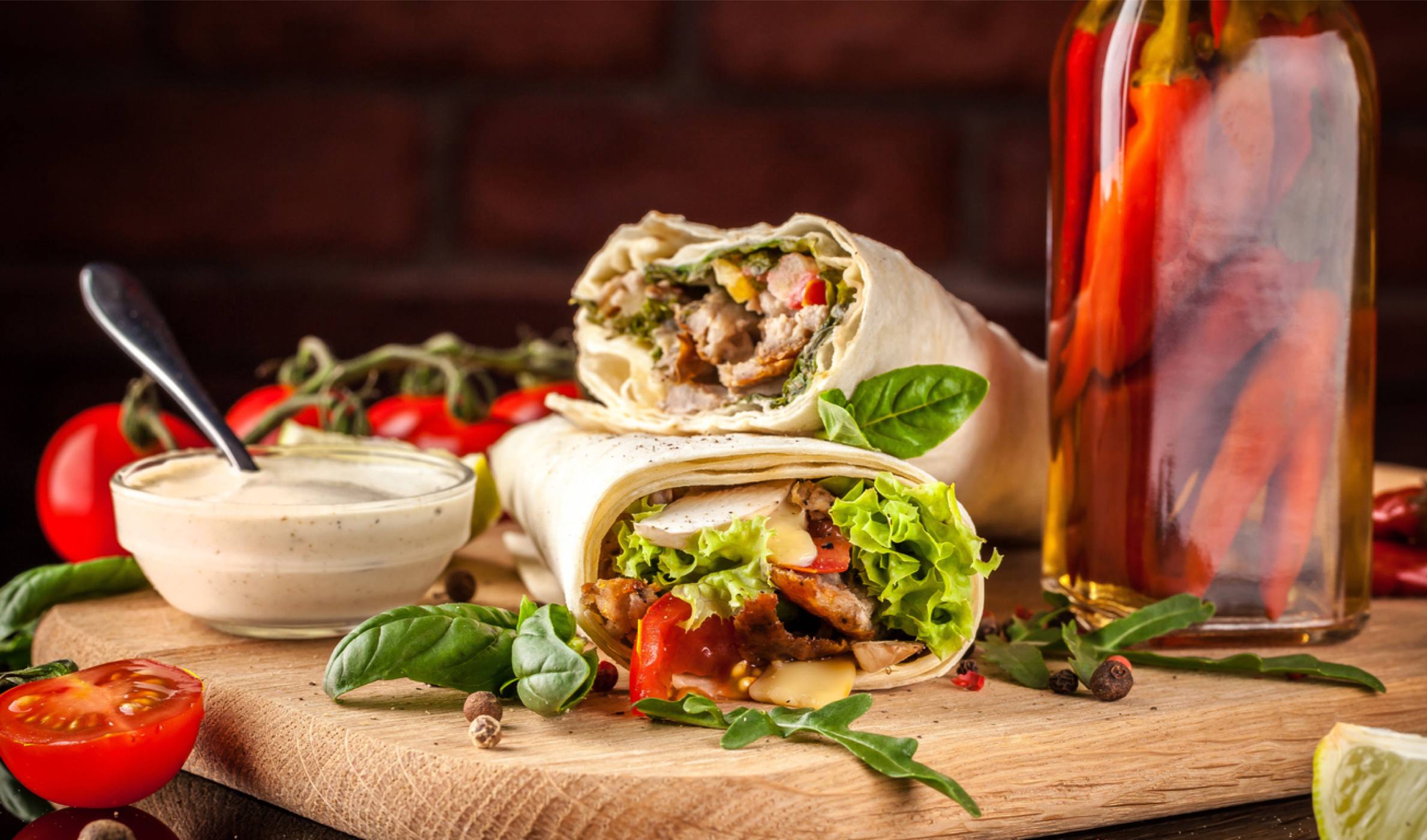 Wraps de poulet à la sauce de poivrons grillés 30 Minutos  recipe