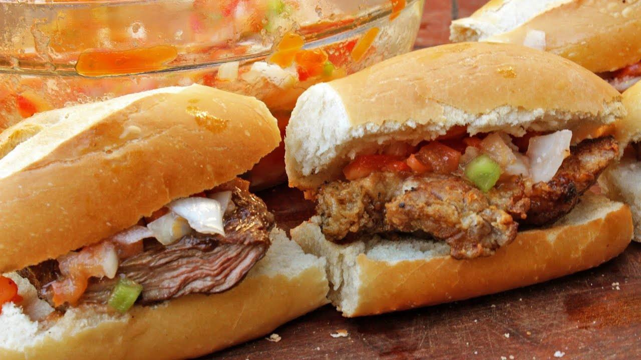 sandwich de lomo con salsa criolla