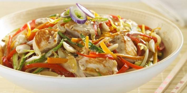 Salteado de pollo y vegetales