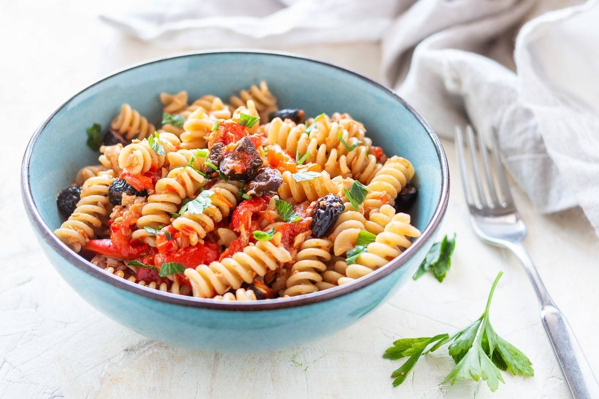 ensalada de pasta y anchoas