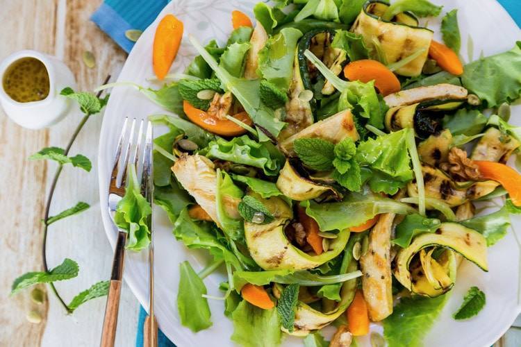 ensalada de pollo y zucchini