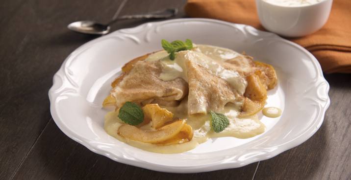 Crepas de Manzana con Salsa de Vainilla