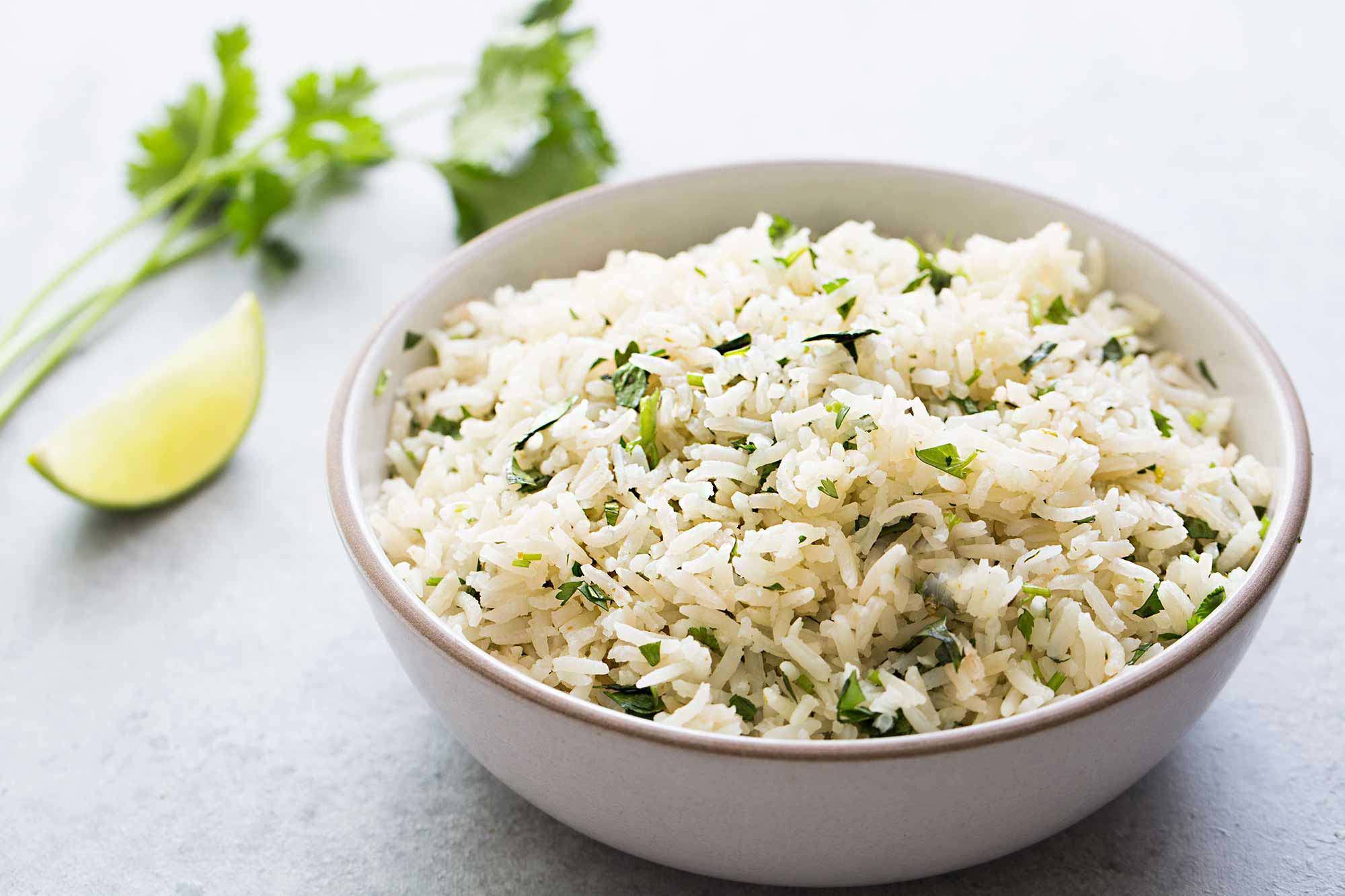 arroz con salsa de cilantro