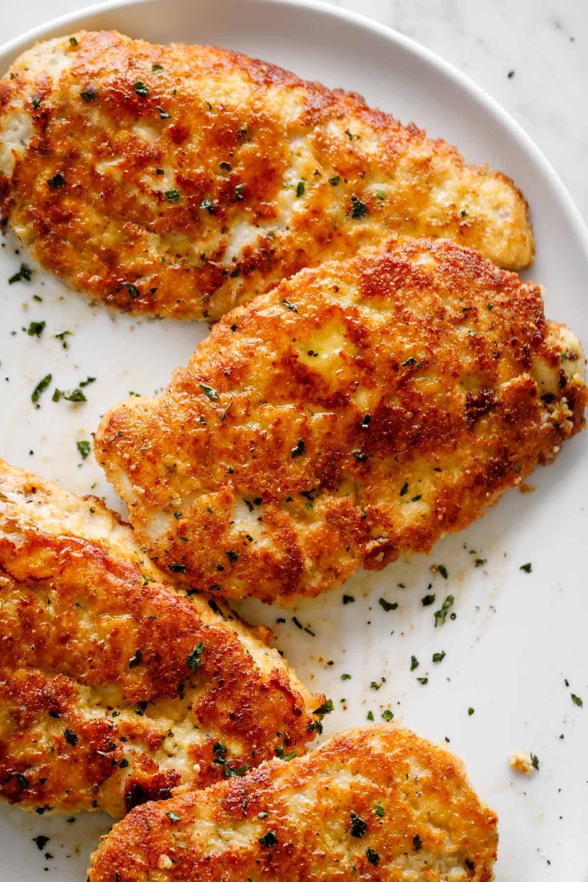 milanesas de pollo apanadas con parmesano