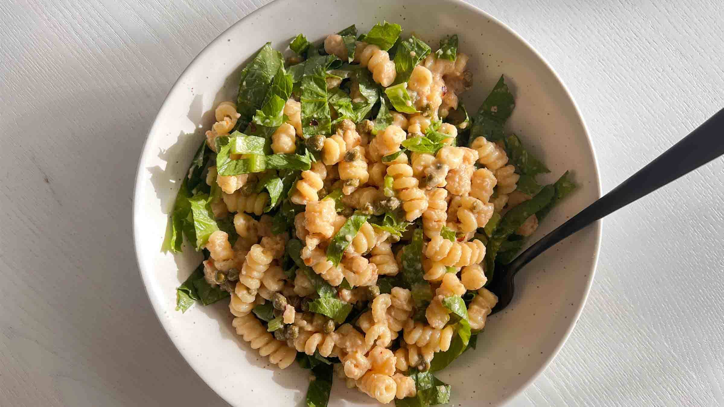 Salade de pâtes César végétalienne