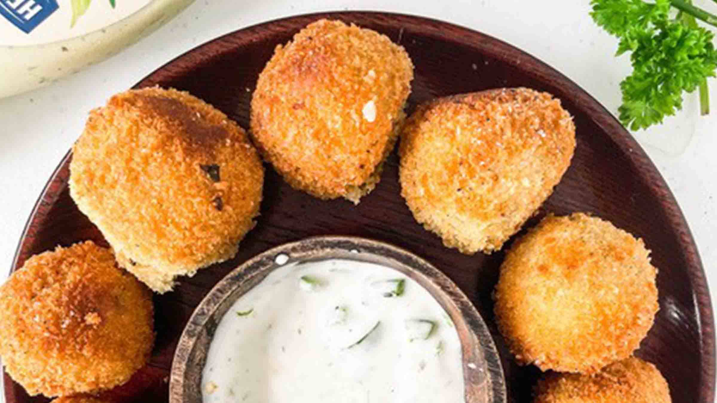 Croquettes de patate douce végétaliennes de l’Afrique de l’Ouest