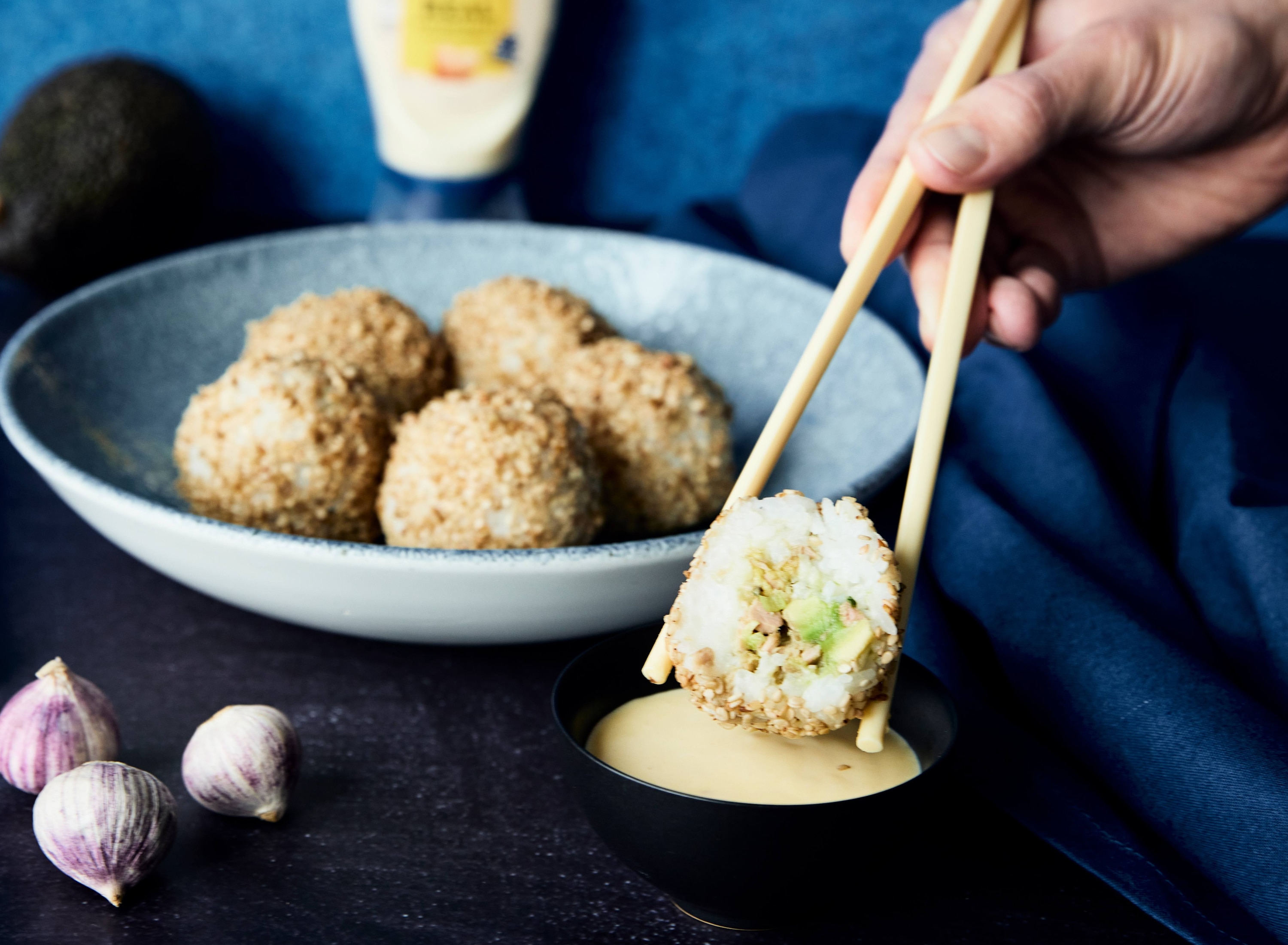 Hellmann's - Japanische Mayonnaise mit Thunfisch-Reis-Bällchen