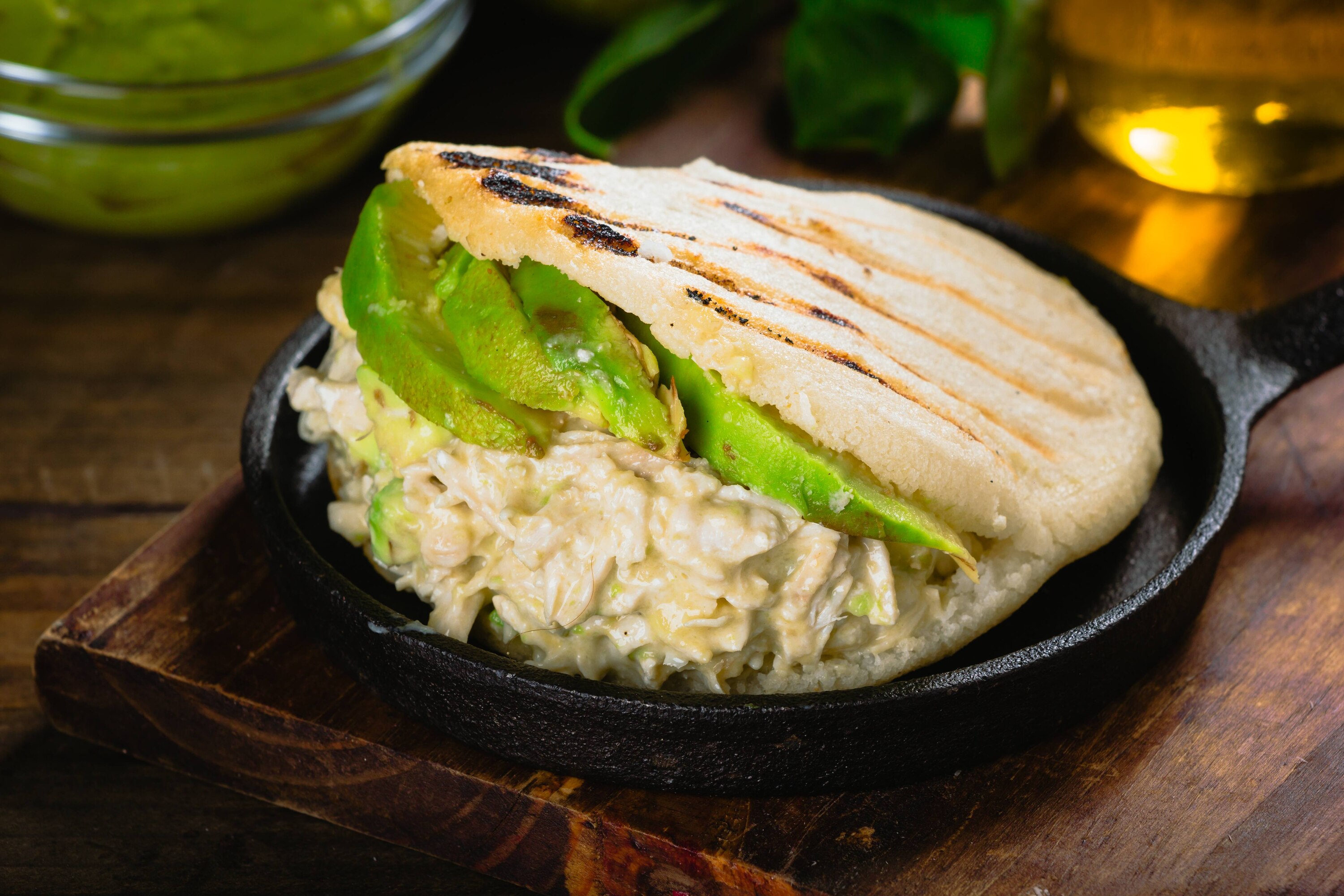 Arepas de pavo recalentado y aguacate