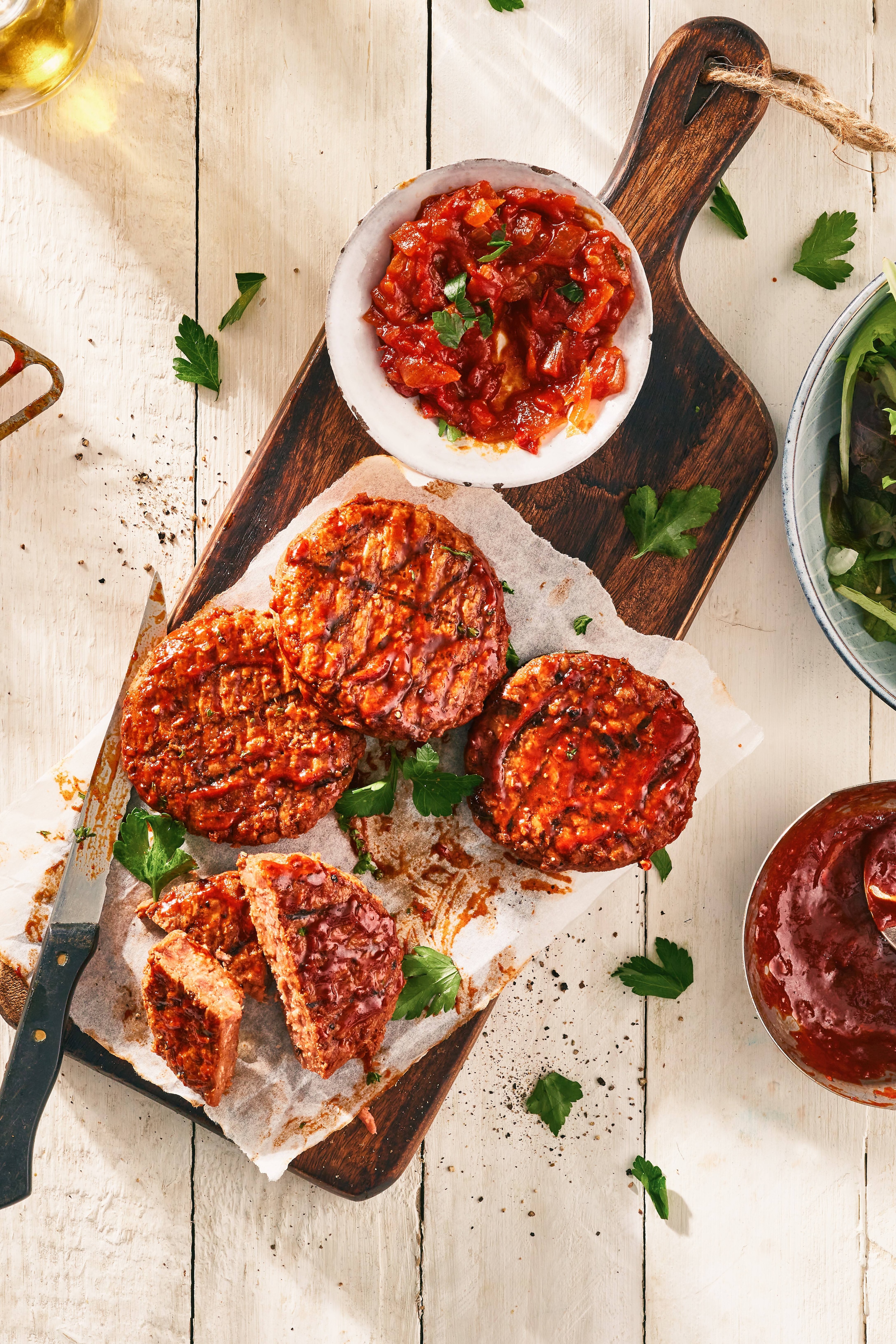 The Vegetarian Butcher - Vegetarische BBQ-Burger mit frischem Tomaten-Chutney