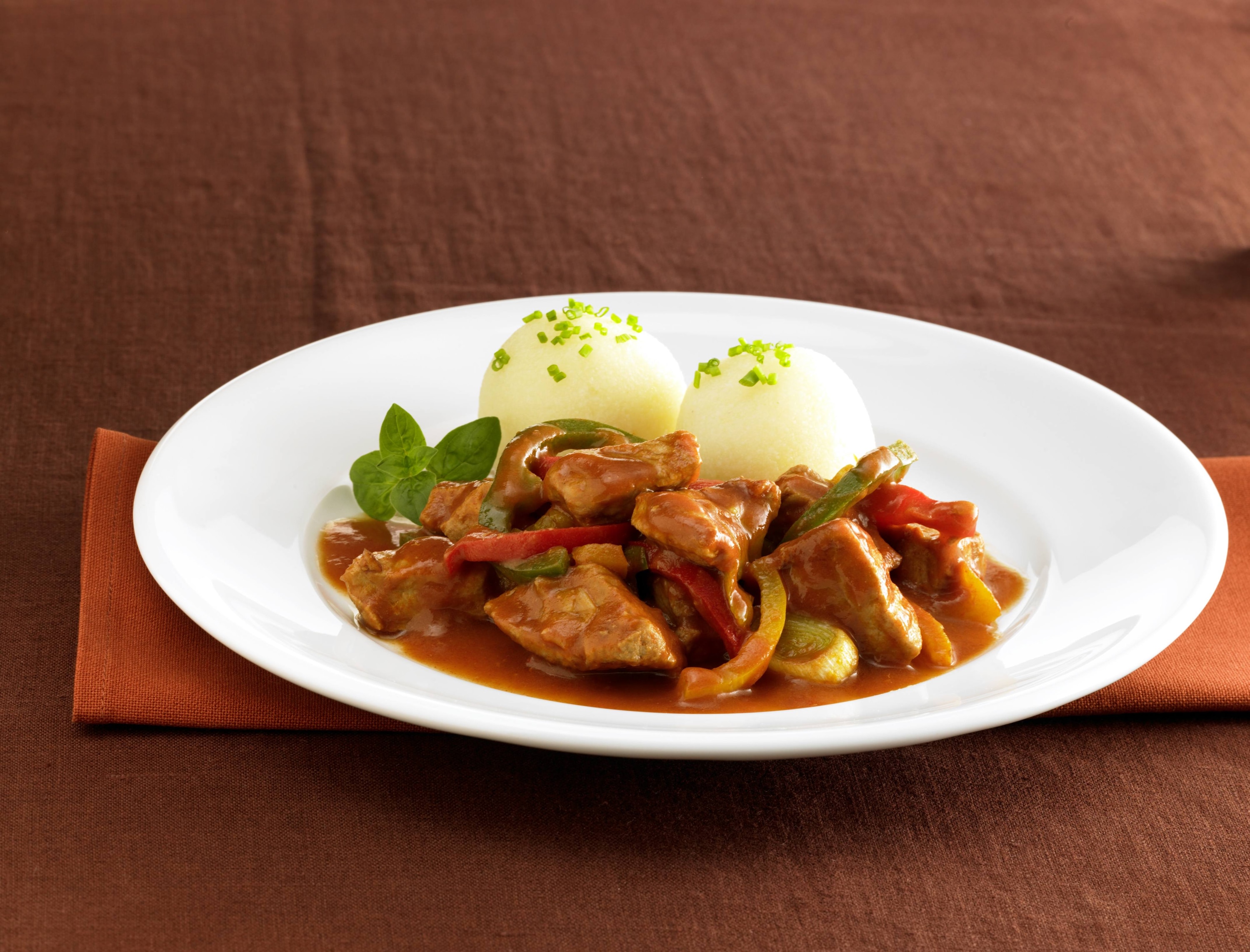 Mondamin - Deftiger Paprika-Gulasch-Topf 70 Minuten  recipe