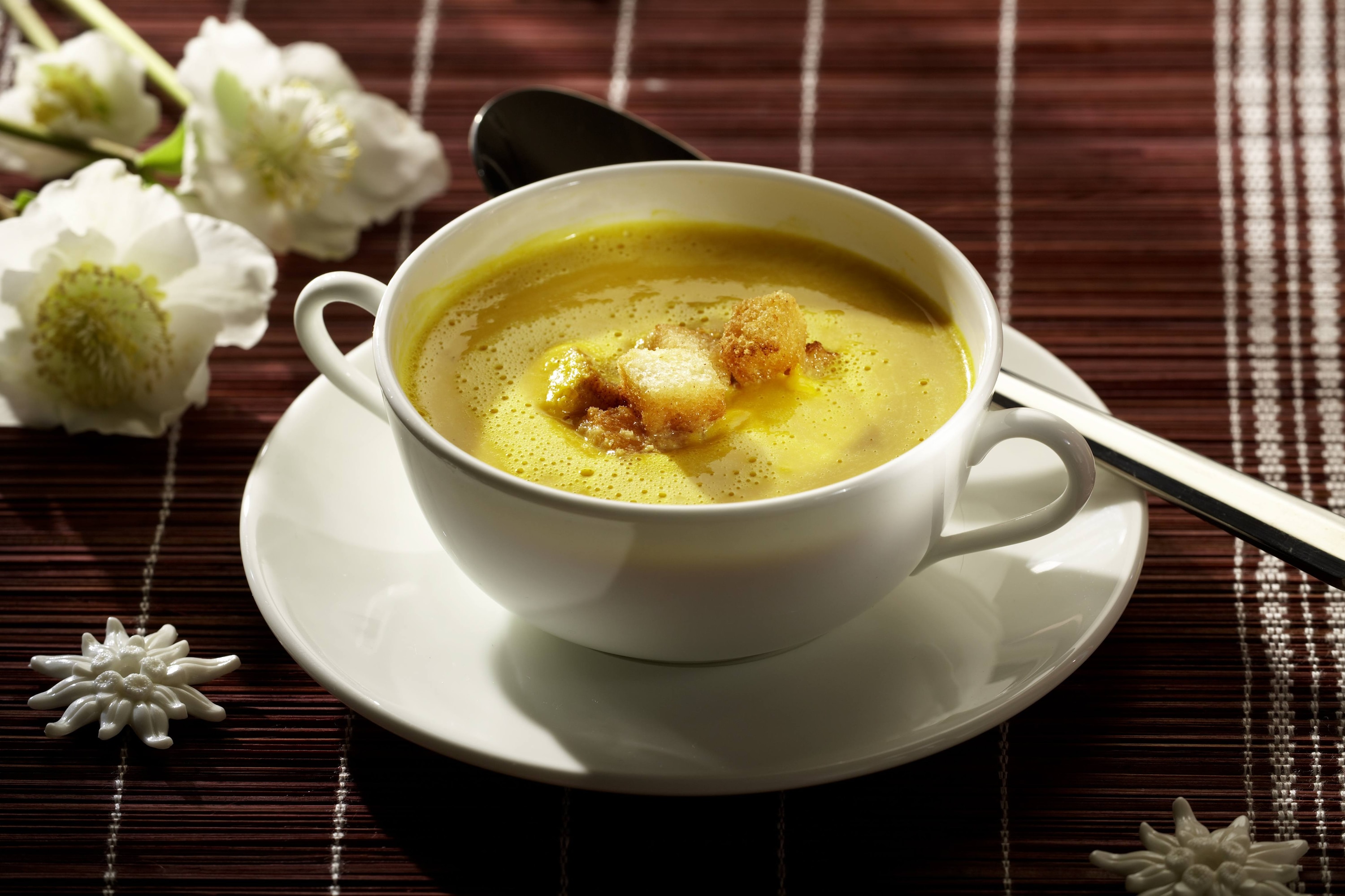 Mondamin - Kürbiscremesuppe mit Zimtcrôutons